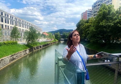 Dr Jenny Kanellopoulou teaching walking tour participants about Autonomous Rog